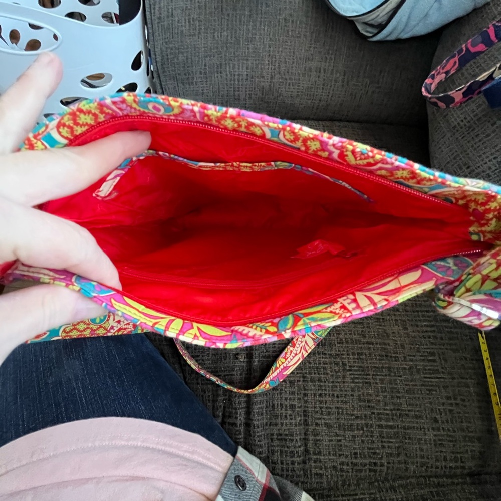 Vera Bradley Mailbag - Picture 4 of 6